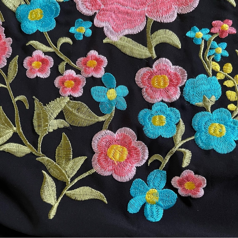 Forever 21 Black Floral Embroidered Kimono with Coral Piping Size S
